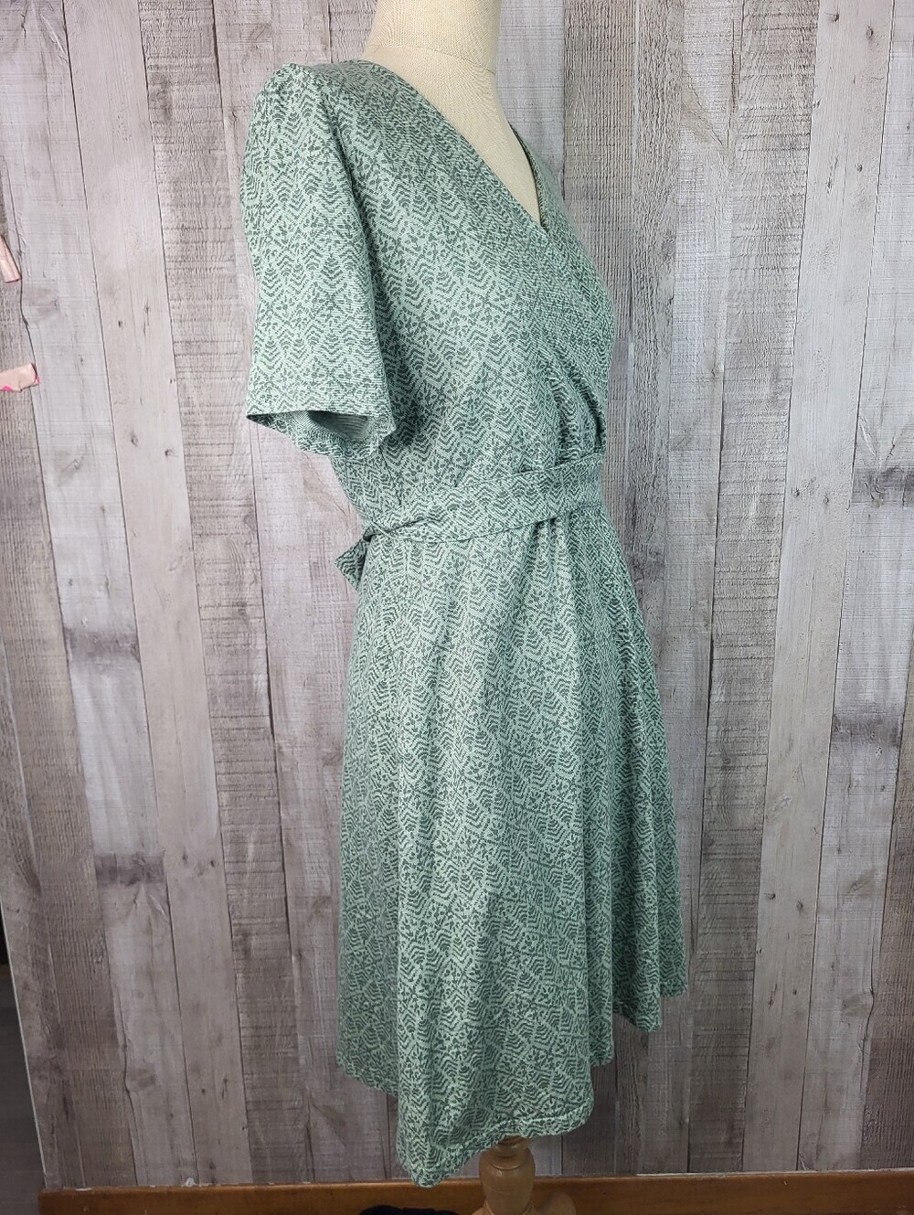 L.L Bean Green Printed Wrap-Style Women's Dress. Size Medium. Item 507253 - Picture 2 of 11